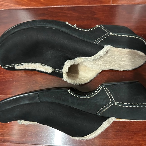 White Mountain Ladies Clogs Black Suede and White Fur Lined Shoes Size 7 EUC - Picture 3 of 13